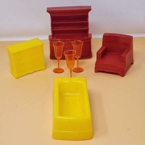 Vintage Superior Dollhouse Furniture Set Red&Yellow With 3 Wine Goblets Plastic - Picture 1 of 13